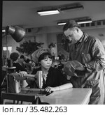 Foreman Stepantsov V. I. and seamstress Zina Savvina, Yakutsk tannery plant. Редакционное фото, фотограф Варфоломей Тетерин / Фотобанк Лори