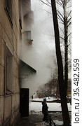 Подъезд в дыму. Санкт-Петербург. 29 февраля 2012 г. Редакционное фото, агентство "SPb vedomosti" / Фотобанк Лори