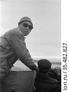 Чукотка, о. Ратманова, военные моряки, 1970, скан плёнки. Редакционное фото, фотограф Варфоломей Тетерин / Фотобанк Лори