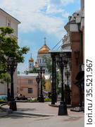 Вид на Храм Христа Спасителя от Галереи Александра Шилова. Москва (2019 год). Редакционное фото, фотограф Александр Щепин / Фотобанк Лори