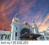 Belorusskiy railway station (written in Russian)-- is one of the nine main railway stations in Moscow, Russia. It was opened in 1870 and rebuilt in its current form in 1907-1912 (2016 год). Редакционное фото, фотограф Владимир Журавлев / Фотобанк Лори