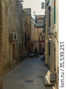 Empty street in old city Icheri Sheher of Baku, Azerbaijan. Architecture of Old city Baku. Inner City buildings. (2018 год). Стоковое фото, фотограф Константин Лабунский / Фотобанк Лори