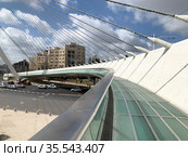 String Bridge at the entrance to Jerusalem, Architect Santiago Calatrava (2021 год). Редакционное фото, фотограф Irina Opachevsky / Фотобанк Лори
