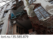 Обрушившаяся часть здания (2021 год). Редакционное фото, фотограф Дмитрий Неумоин / Фотобанк Лори