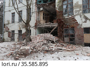 Обрушившаяся часть здания (2021 год). Редакционное фото, фотограф Дмитрий Неумоин / Фотобанк Лори
