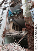 Обрушившаяся часть здания (2021 год). Редакционное фото, фотограф Дмитрий Неумоин / Фотобанк Лори