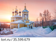 Церковь Николы Набережного в лучах утреннего рыжего солнца в Муроме (2021 год). Стоковое фото, фотограф Baturina Yuliya / Фотобанк Лори
