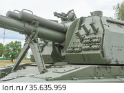 Новая российская самоходная 152-мм гаубица 2С19М2 "Мста-СМ" на полигоне Алабино, Международном военно-техническом форум "Армия-2019" в парке "Патриот", Московская область, фрагмент башни. Редакционное фото, фотограф Малышев Андрей / Фотобанк Лори