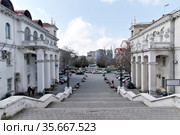 Севастополь, Синопский спуск. Проспект Нахимова, дома 13 и 15 (2021 год). Редакционное фото, фотограф Илюхина Наталья / Фотобанк Лори
