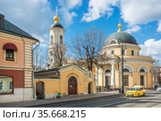 Скорбященская церковь на Большой Ордынке в Москве (2021 год). Стоковое фото, фотограф Baturina Yuliya / Фотобанк Лори