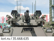 Российский боевой необитаемый многофункциональный робототехнический комплекс «Уран-9» на Международном военно-техническом форуме "Армия-2019" в парке "Патриот", вид спереди. Редакционное фото, фотограф Малышев Андрей / Фотобанк Лори