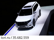 Mitsubishi Outlander PHEV (2019 год). Редакционное фото, фотограф Art Konovalov / Фотобанк Лори