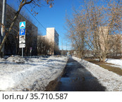 Сахалинская улица. Район Гольяново. Город Москва (2021 год). Стоковое фото, фотограф lana1501 / Фотобанк Лори