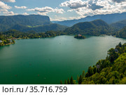 Красивый пейзаж с озером Блед в Словении (2019 год). Стоковое фото, фотограф V.Ivantsov / Фотобанк Лори