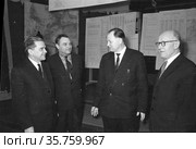 Первая защита кандидатской диссертации в ЯФСОАН Бобровым Анатолием Кузьмичом. Офиц. оппонент — доктор геологических наук Сенников Валериан Матвеевич. 25 января 1964. Редакционное фото, фотограф Варфоломей Тетерин / Фотобанк Лори