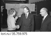 Первая защита кандидатской диссертации в ЯФСОАН Бобровым Анатолием Кузьмичом. Офиц. оппонент — доктор геологических наук Сенников Валериан Матвеевич. 25 января 1964. Редакционное фото, фотограф Варфоломей Тетерин / Фотобанк Лори