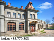 Москва, Мосфильм. Декорации старинных домов и улиц в музее. (2021 год). Редакционное фото, фотограф Baturina Yuliya / Фотобанк Лори