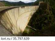 Vidraru Dam is technological landmark. Стоковое фото, фотограф Яков Филимонов / Фотобанк Лори
