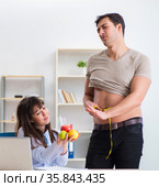 Doctor dietician giving advices to fat overweight patient. Стоковое фото, фотограф Elnur / Фотобанк Лори
