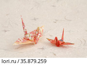 Folded paper crane. Стоковое фото, агентство Ingram Publishing / Фотобанк Лори