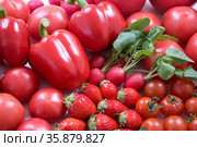 Selection of red fruit and vegetables. Стоковое фото, агентство Ingram Publishing / Фотобанк Лори