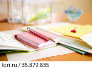 Notepad and pen. Стоковое фото, агентство Ingram Publishing / Фотобанк Лори