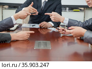 Businesspeople Making Gestures During Business Meeting. Стоковое фото, агентство Ingram Publishing / Фотобанк Лори