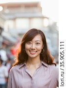 Portrait Of Smiling Mid Adult Woman In Houhai, Beijing. Стоковое фото, агентство Ingram Publishing / Фотобанк Лори