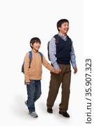 Father and son holding hands and walking. Стоковое фото, агентство Ingram Publishing / Фотобанк Лори