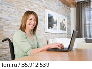 Disabled woman telecommuting. Стоковое фото, фотограф Shannon Fagan / Ingram Publishing / Фотобанк Лори