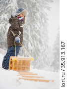 Boy with toboggan. Стоковое фото, фотограф Shannon Fagan / Ingram Publishing / Фотобанк Лори