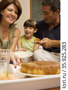 Girl having cake with grandparents. Стоковое фото, фотограф Shannon Fagan / Ingram Publishing / Фотобанк Лори