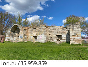 Фрагмент стены Серпуховского Кремля (2021 год). Стоковое фото, фотограф Мария Кылосова / Фотобанк Лори