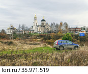 Река Тура и собор Михаила Архангела и церковь Симеона Верхотурского. Село Меркушино. Свердловская облать (2012 год). Редакционное фото, фотограф Сергей Афанасьев / Фотобанк Лори