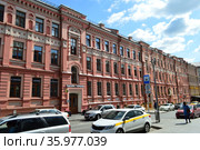 Бывший доходный дом В. К. Тишенинова. Улица Арбат, 6/2. Город Москва (2019 год). Редакционное фото, фотограф lana1501 / Фотобанк Лори