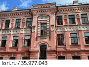 Бывший доходный дом В. К. Тишенинова. Улица Арбат, 6/2. Город Москва (2019 год). Стоковое фото, фотограф lana1501 / Фотобанк Лори