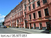 Бывший доходный дом В. К. Тишенинова. Улица Арбат, 6/2. Город Москва (2019 год). Редакционное фото, фотограф lana1501 / Фотобанк Лори