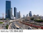 View of the Ayalon highway between Tel Aviv and Ramat Gan (2021 год). Редакционное фото, фотограф Irina Opachevsky / Фотобанк Лори