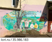 Фреска художника Владимира Александровича Овчинникова на стене жилого дома на тему "За Боровск без мата, за чистоту речи" в городе Боровск. Калужская область (2021 год). Редакционное фото, фотограф Овчинникова Ирина / Фотобанк Лори