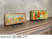 Старинные коробочки, упаковки продуктов. Музей хлеба, Серпухов (2021 год). Редакционное фото, фотограф Мария Кылосова / Фотобанк Лори