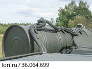 Новый российский основной танк Т-72 В3 на полигоне "Алабино" в парке "Патриот", Международный военно-технический форум "Армия-2019", Московская область, вид на дополнительные бочки с топливом. Редакционное фото, фотограф Малышев Андрей / Фотобанк Лори