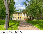 Конторский флигель. Музей-усадьба "Архангельское" (2021 год). Редакционное фото, фотограф Мария Кылосова / Фотобанк Лори