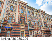Константинопольское патриаршее подворье. Крапивенский переулок, дом 4. Здание крупным планом. Москва (2021 год). Редакционное фото, фотограф E. O. / Фотобанк Лори