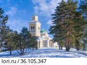 Зимний пейзаж с самой большой деревянной церквью Финляндии. Керимяки Финляндия (2018 год). Стоковое фото, фотограф Виктор Карасев / Фотобанк Лори