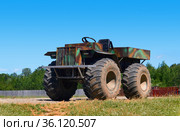 Homemade swamp buggy on a village street. Стоковое фото, фотограф Евгений Харитонов / Фотобанк Лори