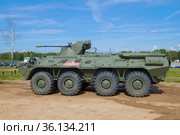 Российский бронетранспортер БТР-82А перед началом демонстрационной программы международного военного-технического форума "Армия-2020" . Алабино, Россия. Редакционное фото, фотограф Виктор Карасев / Фотобанк Лори