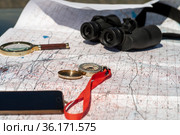 Натюрморт с топографической картой "Поиск сокровищ" Стоковое фото, фотограф Геннадий Соловьев / Фотобанк Лори