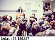Business speaker giving a talk at business conference event. Стоковое фото, фотограф Matej Kastelic / Фотобанк Лори