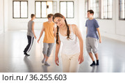 Young artists performing uncommon dance. Стоковое фото, фотограф Яков Филимонов / Фотобанк Лори