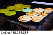 Colombian corn flour cake Arepas. Стоковое фото, фотограф Яков Филимонов / Фотобанк Лори